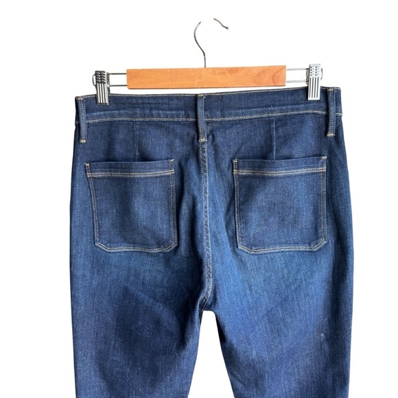 Frame - Le Bardot Crop Flare Raw Edge
Jeans in Sutherland Sz 28 - Picture 8 of 14